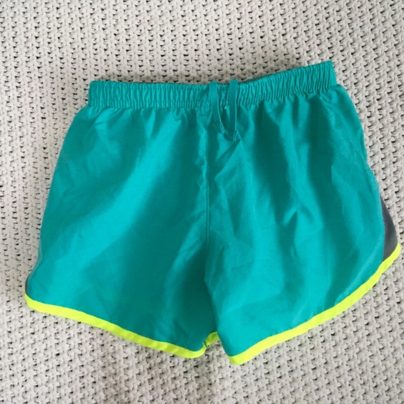 NIKE TEAL AND YELLOW GIRLS SIZE SMALL RUNNING SHORTS WITH PANTY LINING - Picture 4 of 4